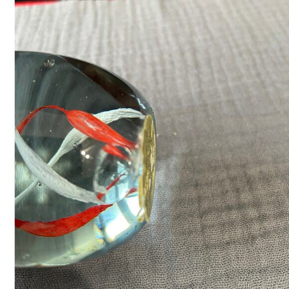 Vintage K's Collection Red/White Paperweight - Picture 4 of 4